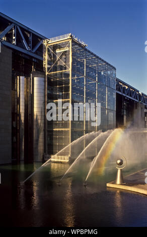 Die Cité des sciences et de l'industrie (dt.: Stadt der Wissenschaften und der Industrie) dominiert den nördlichen Teil des Parc de la Villette im 19. Foto Stock