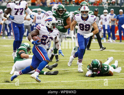 East Rutherford, New Jersey, USA. 08 Sep, 2019. Buffalo Bills running back Devin Singletary (26) corre con la palla nel quarto trimestre contro il New York getti nella settimana 1 della stagione di NFL a MetLife Stadium di East Rutherford, New Jersey domenica 8 settembre 2019. Le fatture della Buffalo ha vinto 17-16. Foto di Chris Szagola/UPI Credito: UPI/Alamy Live News Foto Stock