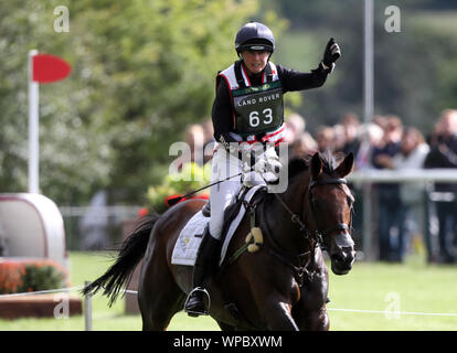 Piggy francese è soddisfatto dopo il suo tondo su Vanir Kamira, su cross country day (Giorno 3) al Land Rover Burghley Horse Trials, Stamford, Lincolnshire, il 7 settembre 2019. Foto Stock