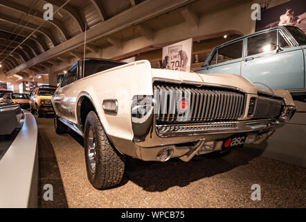 Dearborn, MI, Stati Uniti d'America - Marzo 2019: Il 1968 Mercury Cougar XR-7 coupe presentate nel Museo di Henry Ford di American innovazione. Foto Stock