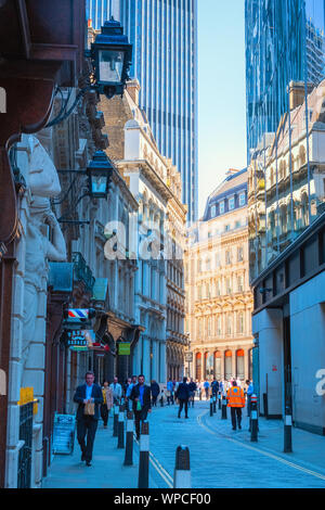 London, Regno Unito - 15 Maggio 2018: Street View di Throgmorton Street nel centro di Londra vicino alla banca di Inghilterra Foto Stock