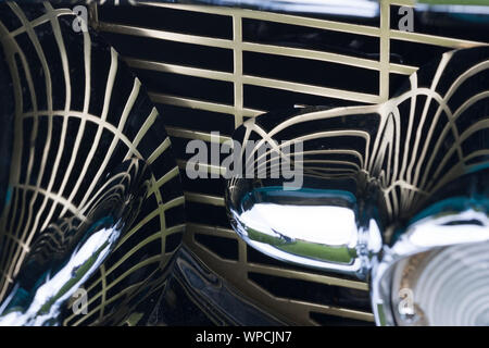 Durante una custom hot rod & antique car show questo veicolo è stato uno dei molti sul display che le persone erano in grado di vedere e chiedere dei proprietari delle domande. Foto Stock