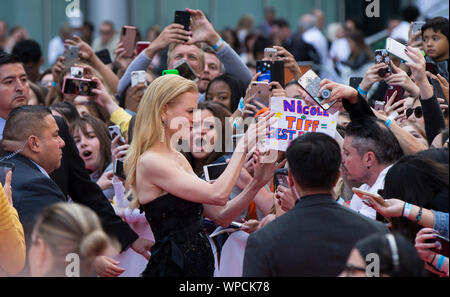 Toronto, Canada. 8 Sep, 2019. L'attrice Nicole Kidman (C) assiste la premiere mondiale del film " il cardellino' a Roy Thomson Hall durante il 2019 Toronto International Film Festival (TIFF) a Toronto, Canada, Sett. 8, 2019. Credito: Zou Zheng/Xinhua Credito: Xinhua/Alamy Live News Foto Stock