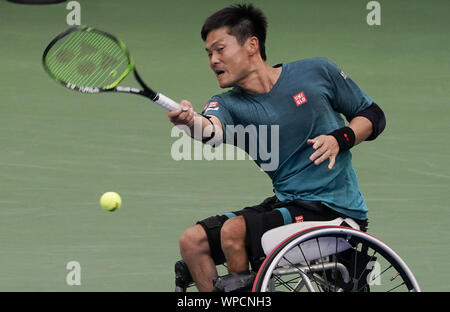 Il Flushing Meadow, New York, Stati Uniti d'America. 08 Sep, 2019. Shingo Kunieda, del Giappone, restituisce un colpo mentre in competizione in carrozzella uomini doppio campionato al 2019 US Open Tennis campionati a USTA Billie Jean King National Tennis Center di Domenica, 8 settembre 2019 a New York City. Foto di Ray Stubblebine/UPI Credito: UPI/Alamy Live News Foto Stock