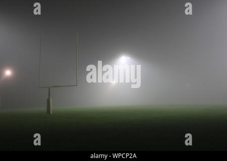 Pali stand alone su una nebbia sportivo, California settentrionale. Foto Stock