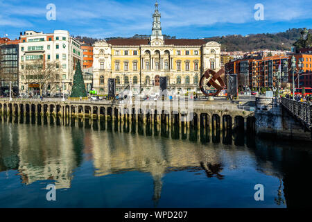 L'elegante edificio del Municipio di Bilbao edificata in stile eclettico alla fine del XIX secolo, Paesi Baschi Foto Stock