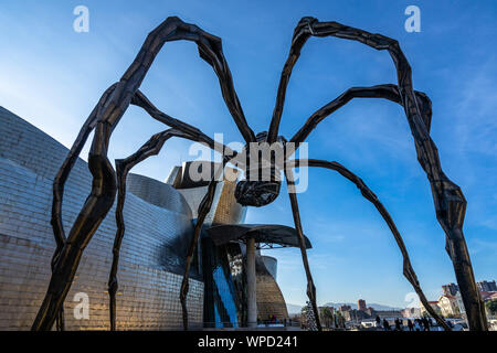 Dettaglio del ragno gigante della statua di Louise Bourgeois al di fuori del Museo Guggenheim di Bilbao, Paesi Baschi Foto Stock