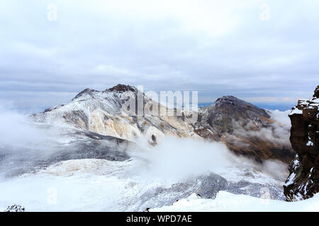 Paesaggio di montagna. Cratere del monte Aragats, vertice settentrionale, a 4,090 m , Armenia. Foto Stock