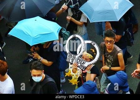 Hong Kong, Cina. 08 Sep, 2019. Migliaia di pro-democrazia manifestanti appello al presidente Donald Trump e la usa per aiutare come essi marzo a noi Consolato Generale di Hong Kong. Le proteste sono ora nel loro XIV Settimana diritta e la Cina ha messo in guardia gli altri paesi a non interferire. Credito: Gonzales foto/Alamy Live News Foto Stock