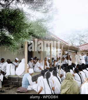 Il Mahatma Gandhi e Kasturba Gandhi parlando di ragazze, Wardha, India, Asia, 1940 Foto Stock