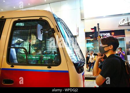 Hong Kong, Cina. 08 Sep, 2019. Che cosa ha cominciato come dimostrazione pacifica è diventata violenta quando i dimostranti e polizia scontri in diverse ubicazioni in Hong Kong. Credito: Gonzales foto/Alamy Live News Foto Stock