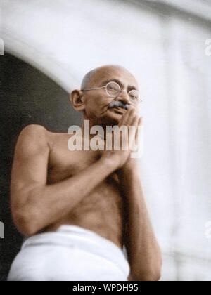 Il Mahatma Gandhi al grande pubblico in occasione di un incontro di preghiera, Rungta House, Mumbai, Maharashtra, India, Asia, Settembre 1944 Foto Stock