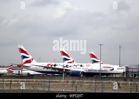 British Airways aerei al Terminal 5 dell'aeroporto di Heathrow di Londra, il giorno uno del primo-mai colpire da British Airways piloti. La 48 ore di camminata in una lunga controversia sulla retribuzione, storpio voli da lunedì, causando interruzioni di viaggio per decine di migliaia di passeggeri. Foto Stock