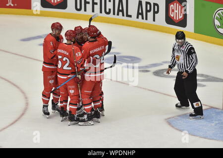 Trinec, Repubblica Ceca. 08 Sep, 2019. Trinec giocatori festeggiare il secondo obiettivo in Ice Hockey Champions League gruppo D match: HC Ocelari Trinec - Yunost Minsk in Trinec, Repubblica Ceca, 8 settembre 2019. Credito: Jaroslav Ozana/CTK foto/Alamy Live News Foto Stock