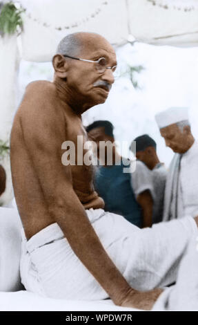 Il Mahatma Gandhi alla riunione durante la marcia della pace, Bengala Orientale, India, Asia, Novembre 1946 Foto Stock