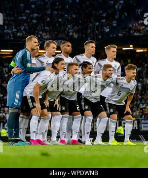 Amburgo, Deutschland. 06 Sep, 2019. Le Germanie giocatori line up per la foto del team, bancata posteriore da sinistra a destra: Manuel Neuer, Toni Kroos, Lukas Klostermann, Jonathan Tah, Niklas Suele e Matthias Ginter; fila anteriore da sinistra a destra: Nico Schulz, Marco Reus, Serge Gnabry, Timo Werner e Joshua Kimmich. GES/Soccer/Euro Qualifica: Germania - Paesi Bassi, 06.09.2019 Calcetto: Qualificazioni europee: vs Germania Paesi Bassi, Amburgo, 6 settembre, 2019 | Utilizzo di credito in tutto il mondo: dpa/Alamy Live News Foto Stock