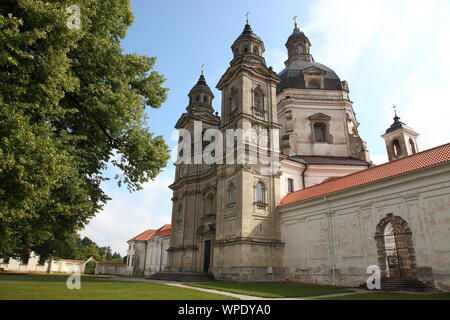 Esterno del monastero di Pazaislis vicino a Kaunas, Lituania; costruita dai monaci Camaldose nel XVII secolo. Foto Stock