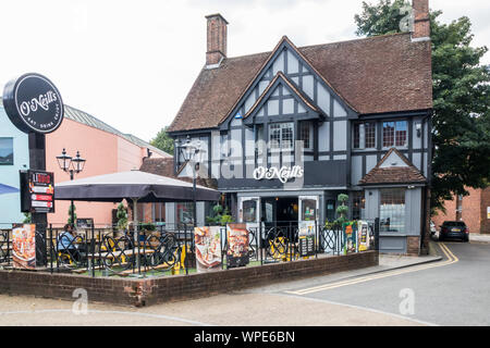 High Wycombe, Inghilterra - 15 agosto 2019: ONeills Irish public house. Il pub è parte di una catena nel sud dell'Inghilterra Foto Stock