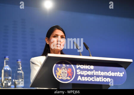 Home Secretary Priti Patel parlando alla polizia Superintendents' Association Conference a Stratford-upon-Avon. Foto Stock