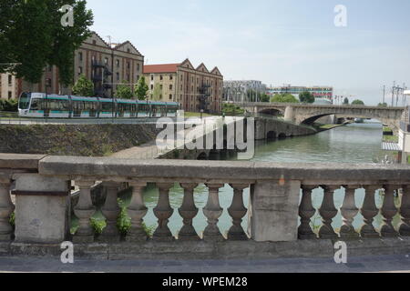 Parigi, moderne tram Linie T3bis, Canal St-Denis Foto Stock