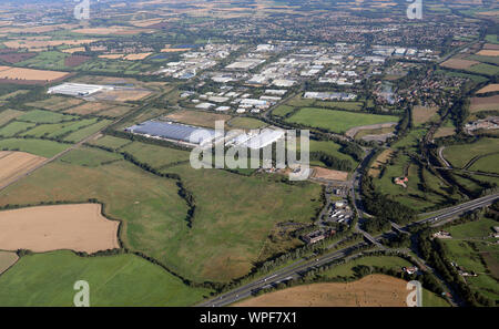 Vista aerea di Newton Aycliffe Industrial Estate & città dalla Junction 59 dell'A1(M) autostrada, County Durham, Regno Unito Foto Stock