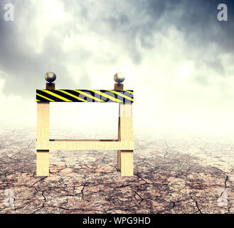 Il paesaggio del deserto, incrinato terra e nuvole pesanti, con costruzione a cavallo. Foto Stock