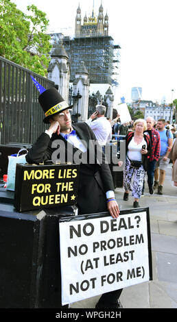 Londra, Regno Unito. 04 Sep, 2019. Un anti-Brexit dimostratore sta davanti al Parlamento britannico. Credito: Waltraud Grubitzsch/dpa-Zentralbild/ZB/dpa/Alamy Live News Foto Stock
