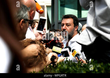 Roma, Italia. 09Sep, 2019. Roma, 9 settembre 2019. Matteo Salvini parlare alla stampa dopo il suo intervento durante la manifestazione contro il governo al di fuori della Camera dei deputati. Foto di Samantha Zucchi Insidefoto Credito: insidefoto srl/Alamy Live News Foto Stock