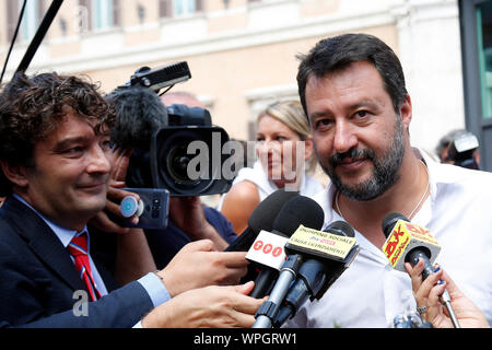 Roma, Italia. 09Sep, 2019. Roma, 9 settembre 2019. Matteo Salvini parlare alla stampa dopo il suo intervento durante la manifestazione contro il governo al di fuori della Camera dei deputati. Foto di Samantha Zucchi Insidefoto Credito: insidefoto srl/Alamy Live News Foto Stock