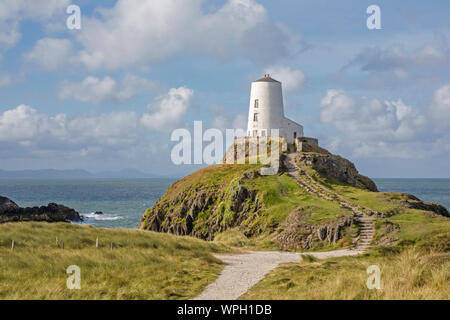 Tŵr Mawr faro sull isola di Llanddwyn, "Welsh;Ynys Llanddwyn', parte di Newborough Warren Riserva Naturale Nazionale, Anglesey, Galles del Nord, Regno Unito Foto Stock