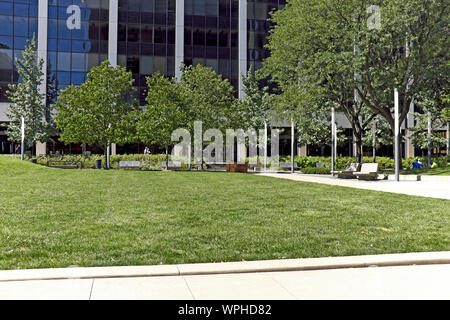 Ralph J. Perk Plaza at Chester Commons è un parco urbano nel centro di Cleveland, Ohio, Stati Uniti, a East 12th Street e Chester Avenue. Foto Stock