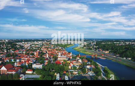 Vista aerea della città di Kaunas, catturati durante il volo in mongolfiera ad aria calda in Lituania. Foto Stock