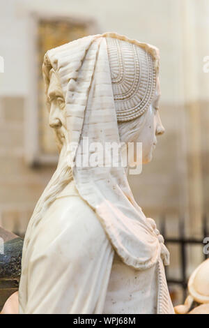 François II Tomba due fronte statua raffigurante la prudenza virtù nella cattedrale di Nantes Saint-Pierre e Saint-Paul, Francia Foto Stock