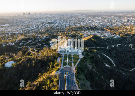 Di prima mattina sopra l'antenna popolare Griffith Park di Los Angeles, California. Foto Stock