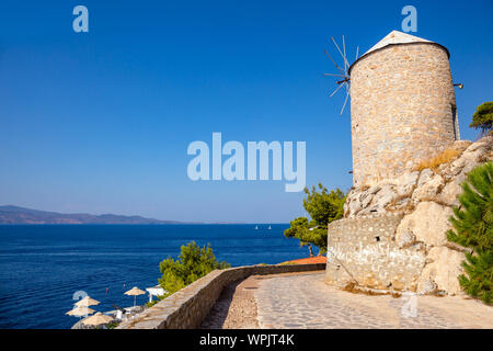 Tradizionale mulino greco a Hydra Island, Grecia Foto Stock