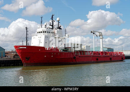 Atlantic scoperta, un'alimentazione offshore nave ormeggiata sulla Gorleston lato del porto di Great Yarmouth. Foto Stock