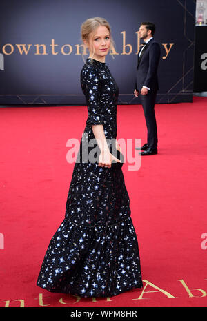 Kate Phillips frequentando la premiere mondiale di Cavendish Abbey, svoltasi presso il Cineworld Leicester Square, Londra. Foto Stock