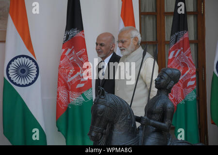 Primo indiano Narendra Minisster Modi con il dottor Mohammad Ashraf Ghani, Presidente dell Afghanistan a Hyderabad House di New Delhi mercoledì Settembre Foto Stock