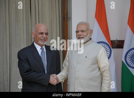 Primo indiano Narendra Minisster Modi con il dottor Mohammad Ashraf Ghani, Presidente dell Afghanistan a Hyderabad House di New Delhi mercoledì Settembre Foto Stock