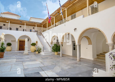 Cortile del monastero nella città di Hydra Foto Stock