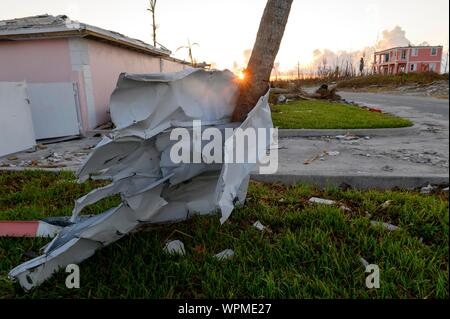 Treasure Cay, ABACO, Bahamas. 9 Sep, 2019. Danni da Hurricane eDorian visto in Treasure Cay sull Isola di Abaco in Bahamas. La zona è stata duramente colpita dal ciclone Dorian. Credito: Robin Loznak/ZUMA filo/Alamy Live News Foto Stock