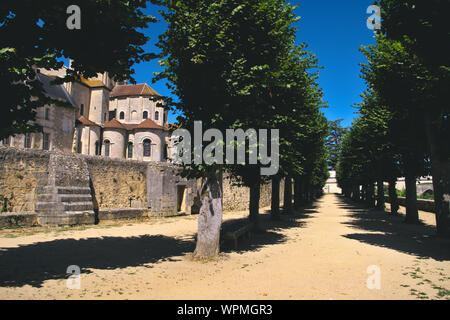 Abbazia di Saint-Savin sur Gartempe nella regione di Vienne in Francia Foto Stock