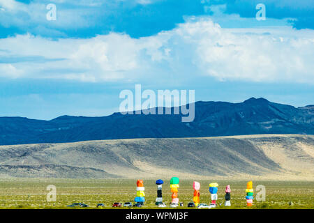 Sette Montagne magiche vivacemente colorato di pile di rocce vicino Jean Nevada lungo la Interstate Highway 15 a Las Vegas Foto Stock