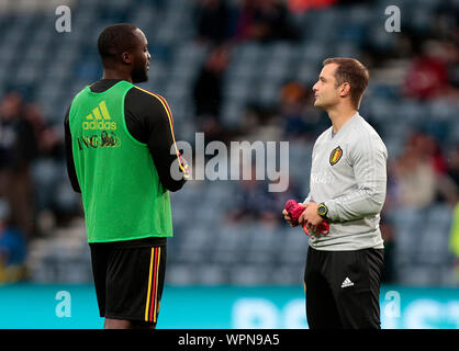 Belgio del Romelu Lukaku (sinistra) con pullman, Shaun Maloney prima di giocare contro la Scozia in una UEFA EURO 2020 Gruppo di qualifica ho corrispondono all'Hampden Park, Glasgow. Foto Stock