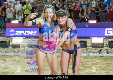 PREMIAZIONE LAURA LUDWIG E MARGARETA KOZUCH durante il World Tour Finals 2019 - finali per le donne , Roma, Italia, 08 Sep 2019, Pallavolo Beach Volley Foto Stock