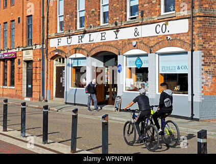 Furley & Co, un bar su Princes Dock Street, Hull, East Yorkshire, Engl;E REGNO UNITO Foto Stock