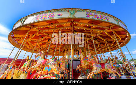 Vista della giostra a Fontwell Park Racecourse, Fontwell, vicino a Arundel, West Sussex, in Inghilterra, Regno Unito Foto Stock