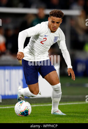 L'Inghilterra del Max Aarons durante il 2019 UEFA Europei Under-21 gara di campionato al KCOM Stadium, Kingston-upon-Hull. Foto Stock