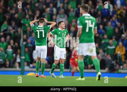 Belfast, Regno Unito. 09Sep, 2019. frustrati con Paddy McNair (Irlanda del Nord), Corry Evans (Irlanda del Nord) e Stuart Dallas (Irlanda del Nord)/da sinistra a destra GES/Soccer/Euro Qualifica: Irlanda del Nord - Germania, 09.09.2019 Calcetto: Northern Qualificazioni: Irlanda del Nord vs Germania, Belfast, 9 settembre, 2019 | Utilizzo di credito in tutto il mondo: dpa/Alamy Live News Foto Stock