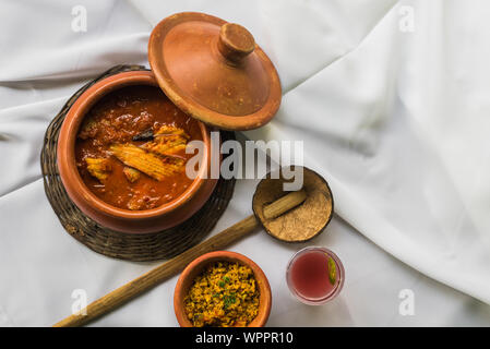 Frutti di mare di Goan curry servita tradizionalmente con succo kokum e gamberetti Foto Stock